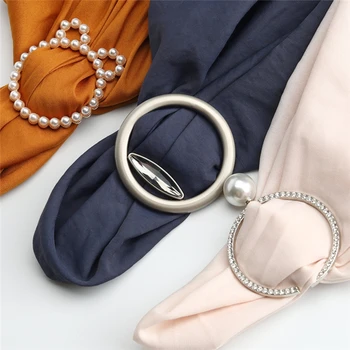Очарователен брошка с перлената ключалката на бижутата с катарама за шал